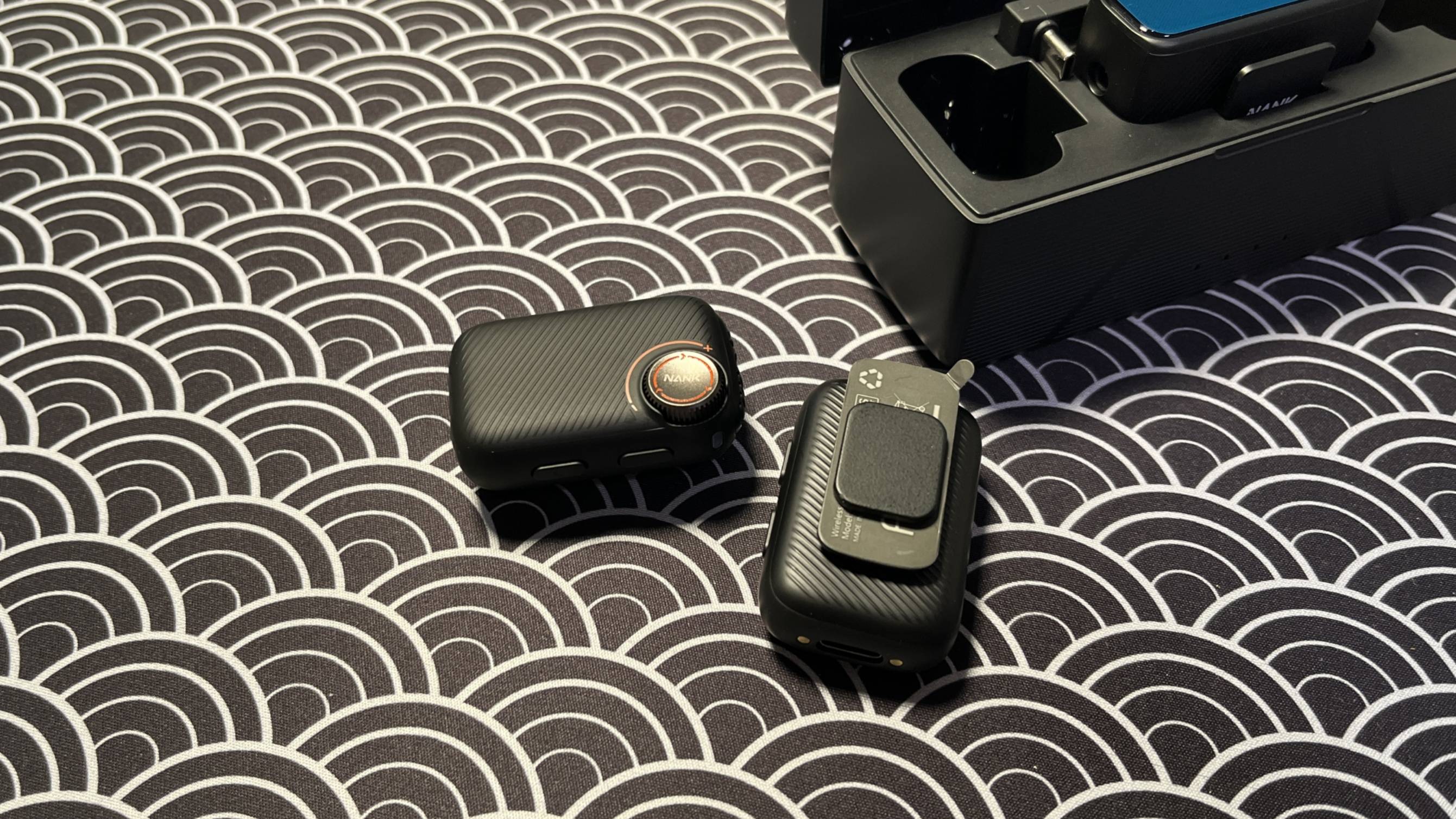 AI降噪+触控屏加持,全场景收音神器:南卡QMic无线领夹麦克风