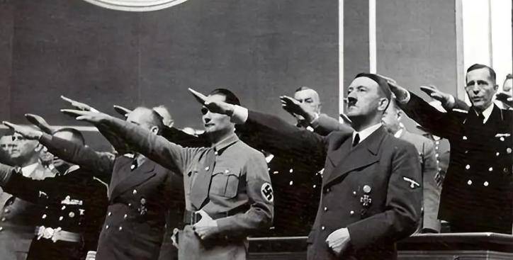 2017年128岁老头投案自首,自称希特勒躲藏72年,拿出75件物证