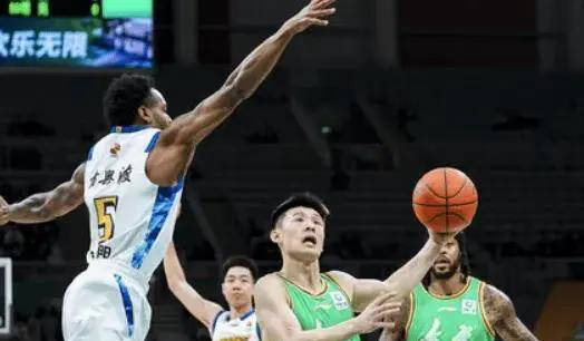 排队道歉！辽篮备受质疑之人一战大放异彩，赵继伟缺阵他站了出来