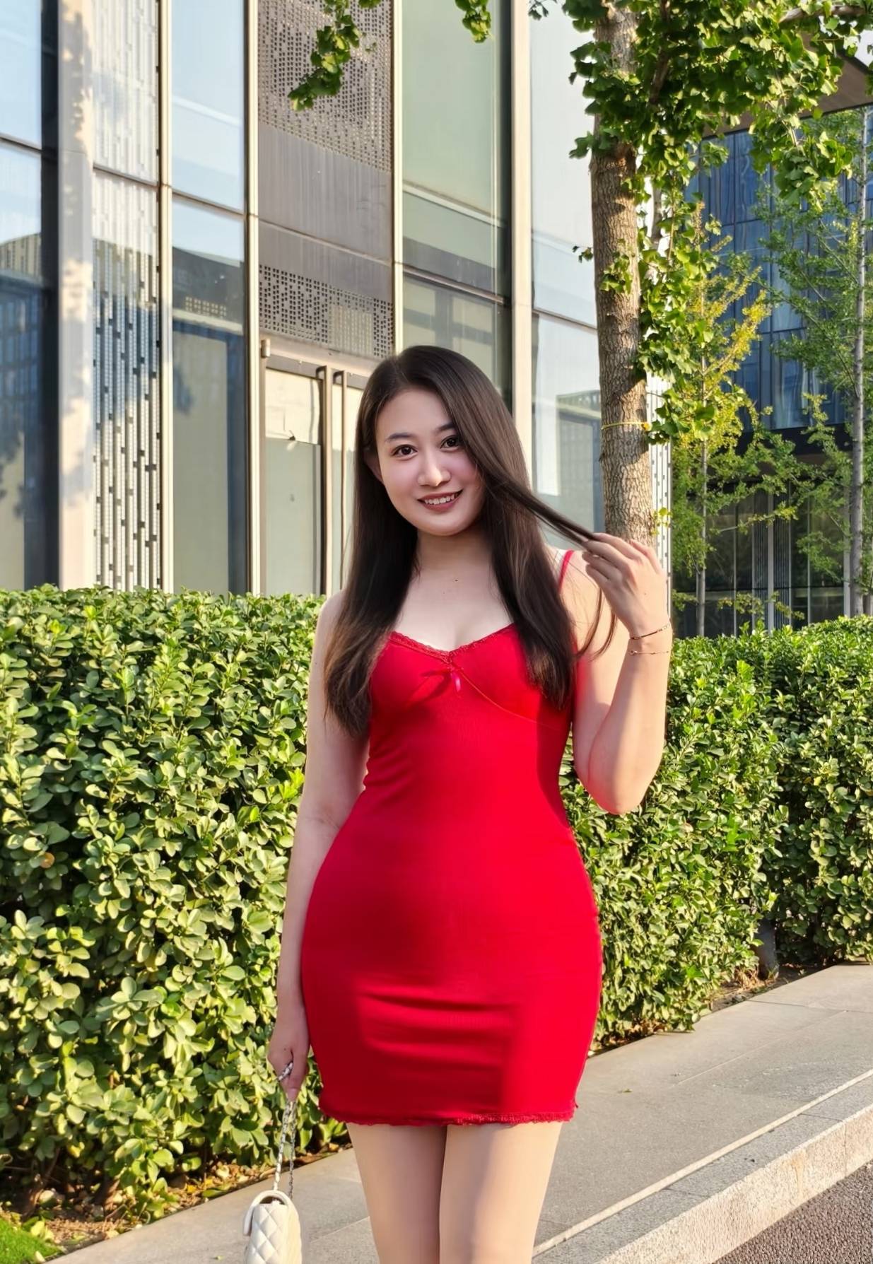 高挑温婉优雅知性的长发女生