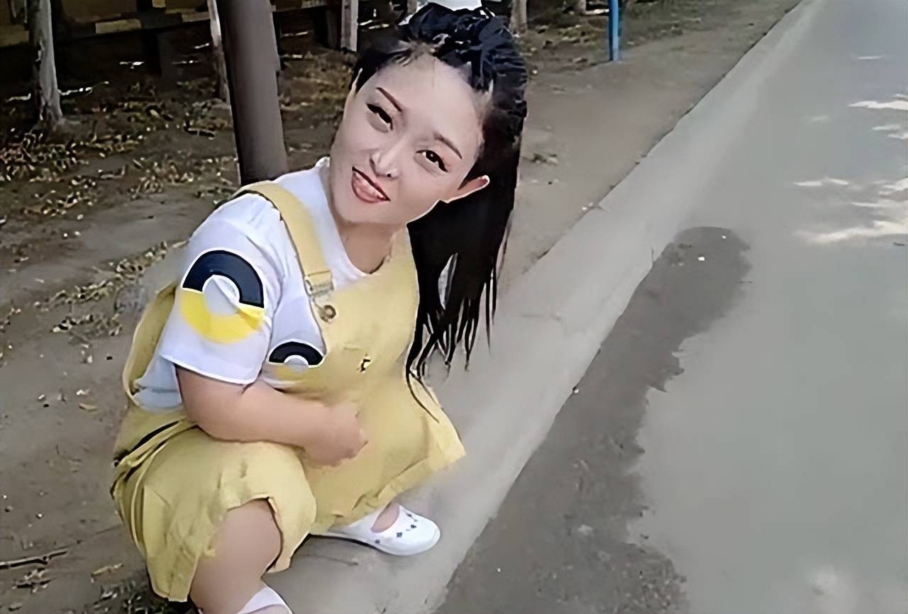 河北侏儒女孩,自小被生父抛弃,身高1米1与1米87男友相恋