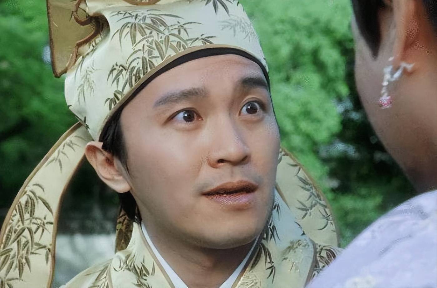 他是星爷御用配角,凭借"如花"火遍全国,中风瘫痪6年令人担忧