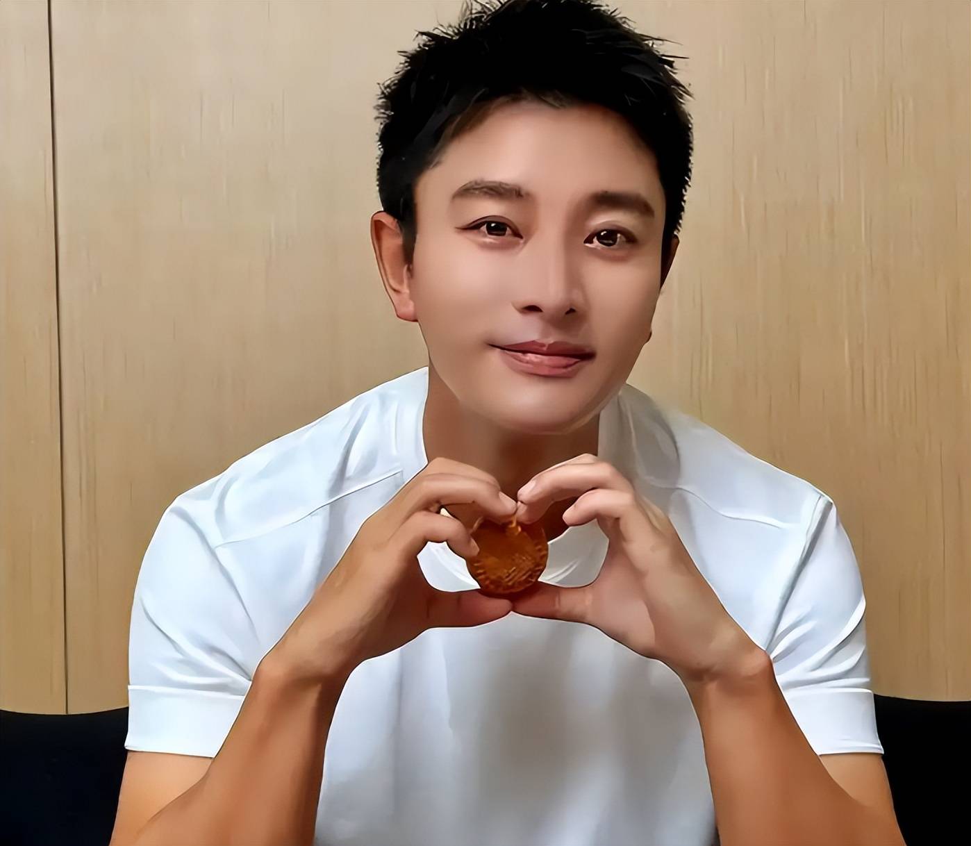 去世传闻真相大白才10个月,贾乃亮近况曝光,一点不意外