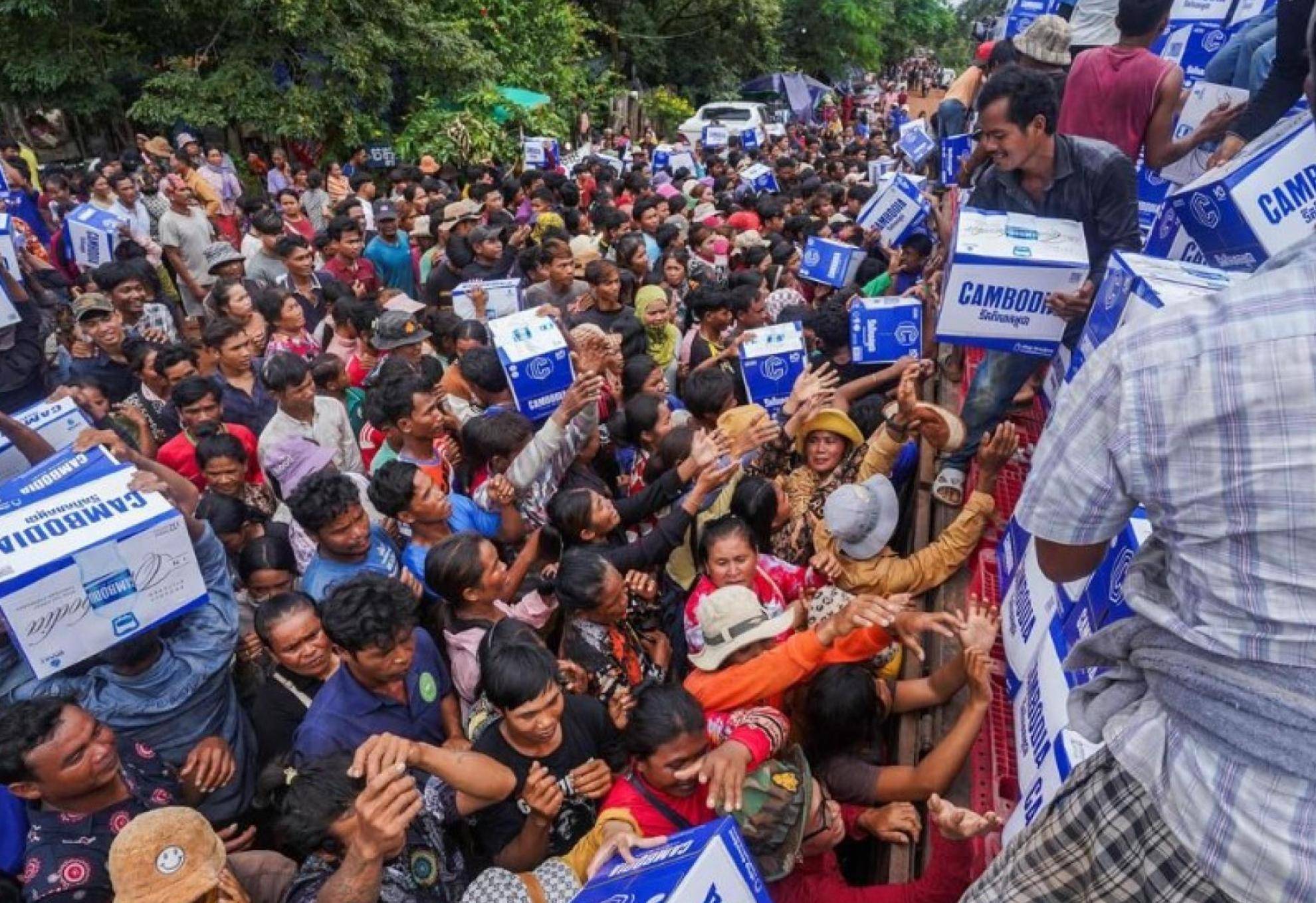 中美说话都不好使，泰国打上头了，40万柬埔寨人逃难，谁能管一管_搜狐网