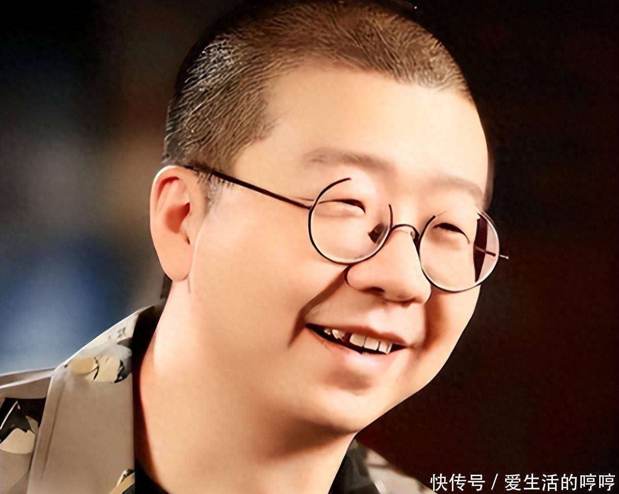 在12月12日的《喜人奇妙夜2》节目中,李诞被曝出原名竟然是李瑞超