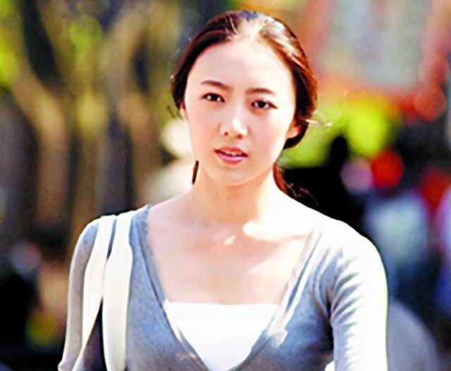 回顾刘莎:22岁嫁44岁吴若甫生一女,为丈夫放弃舞蹈,如今她幸福吗