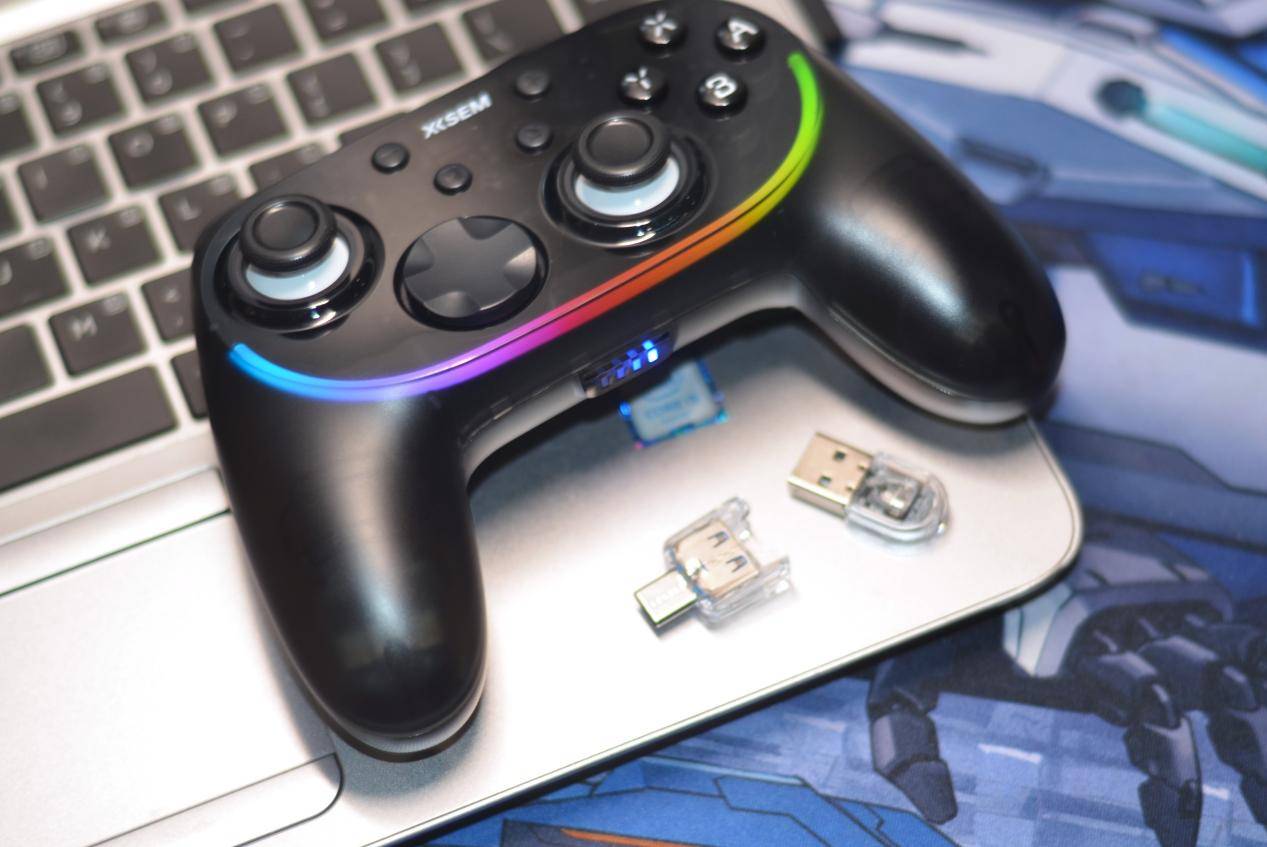 百元级西圣GC1游戏手柄，颜值高性能强专业级操控