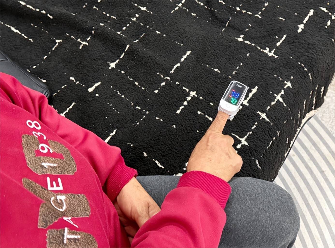 血氧仪选哪个？町石tinx指夹式血氧仪体验：原来这些人真的该备一个