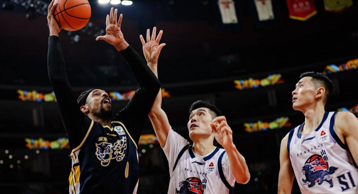 这一夜，徐杰用表现彻底打破了国家队后卫的体面