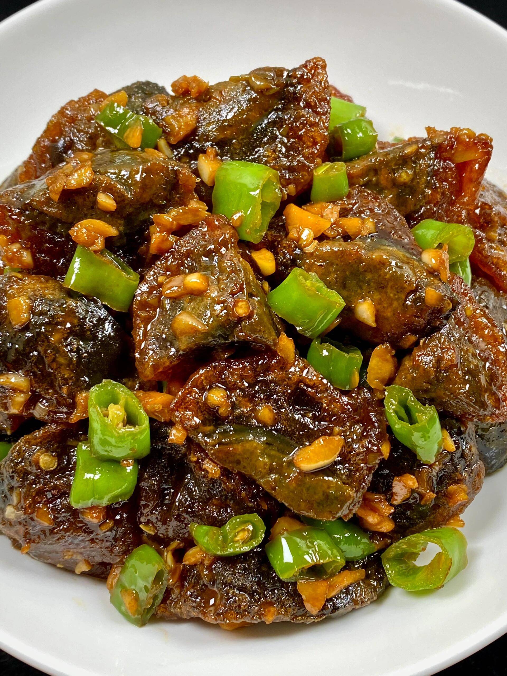 青椒炒皮蛋舌尖上的烟火碰撞一口唤醒家的记忆