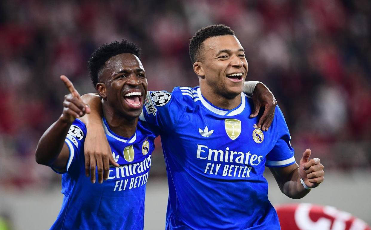 皇马落后巴萨4分 今夜再传争冠利空 球迷直言龙哥遮羞布不保 