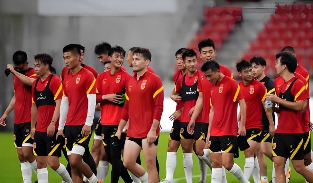 邵佳一刚公布新一期国足集训名单！首发阵容就浮出水面，段刘愚领衔