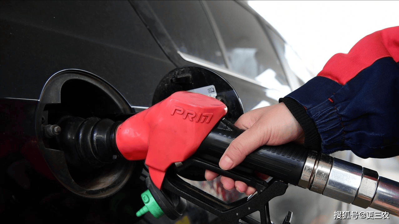 赶紧加油，2天后【油价上涨】，全国92/95号汽油“跌超0.24元/升”后，时隔2个月，汽柴油“恐上涨”，下次1月6日调价_搜狐网