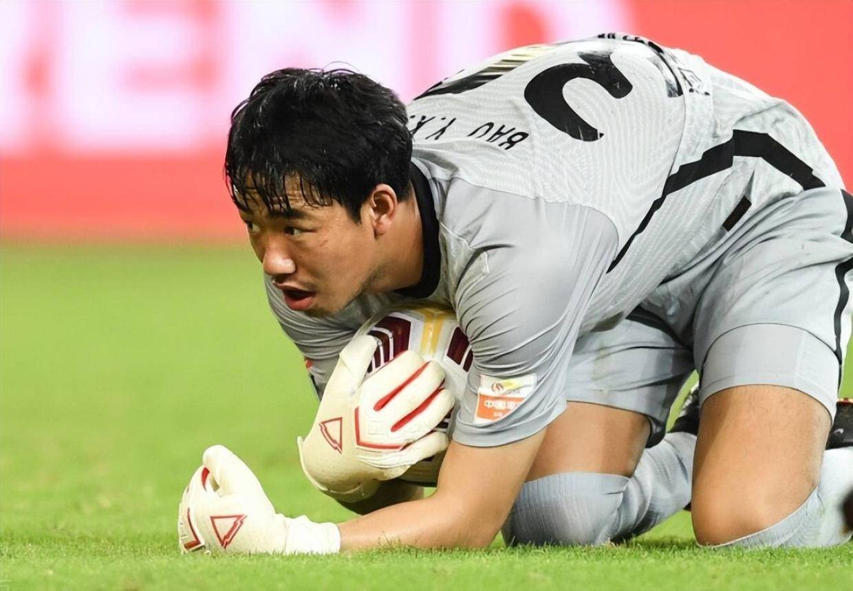 申花官宣将当打国脚直接驱逐出队，同时从中甲引进新援，直接顶替他