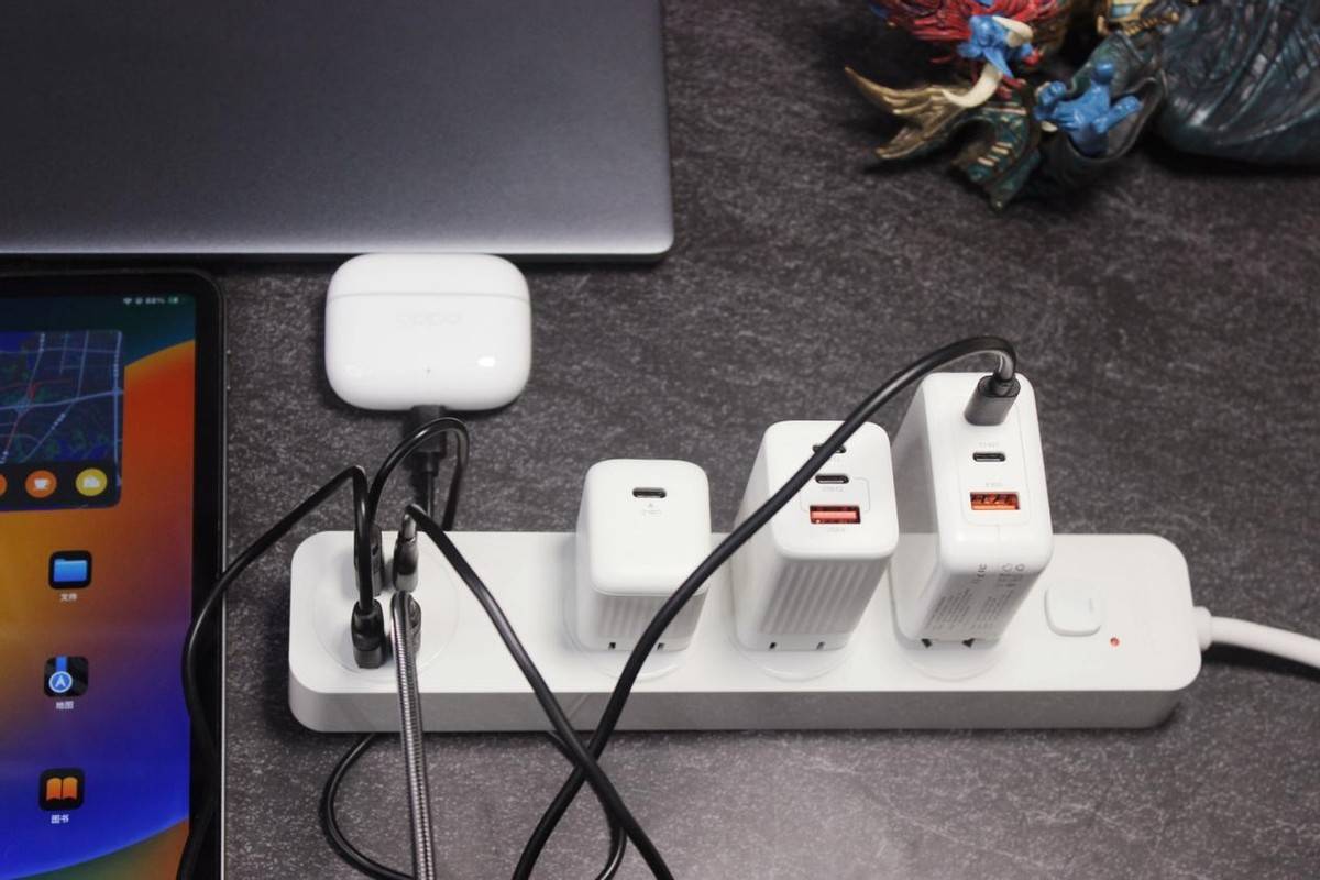 桌面太乱？插头打架？奥睿科“胖瘦”多功能插排终极选购指南