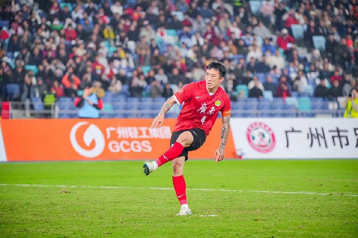 中国足球崛起了！姜至鹏封神一战！省港杯点球定江山，广东足球的热血剧本杀疯了！