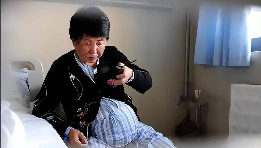 52岁古巨基官宣二胎,57岁老婆再当妈,网友：还没绝经？