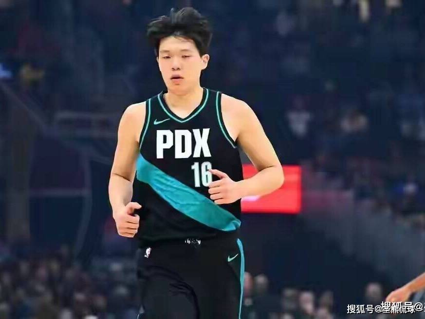 王仕鹏：开拓者队现在把杨翰森边缘化，也许知道杨培养价值不大