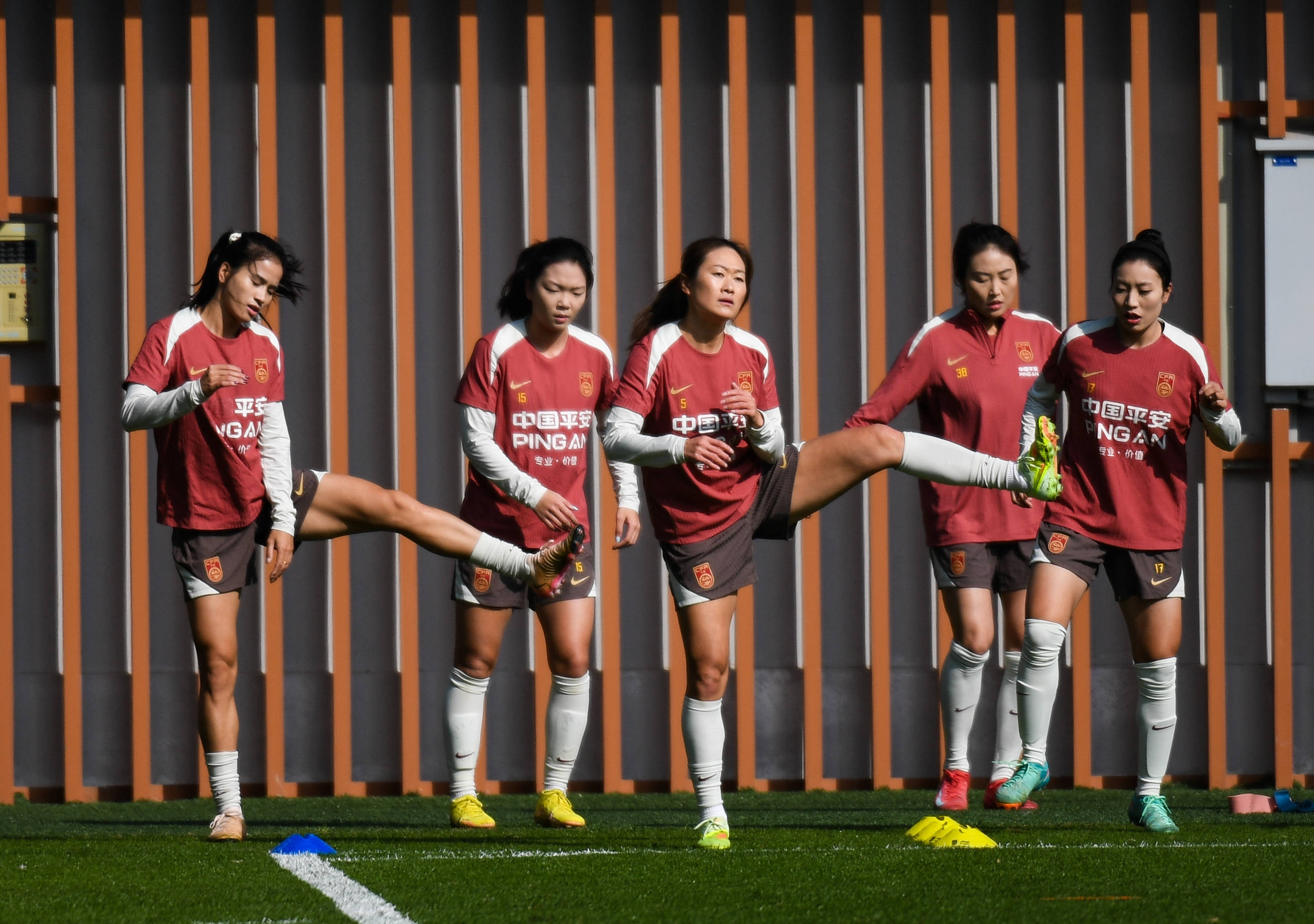 新华社：中国女足面临两大挑战 教练组需尽快做出抉择