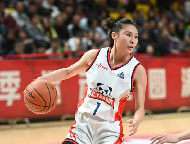 泪目！中国女篮30岁关键女王重回巅峰轰25+5+9，宫鲁鸣需重用她？