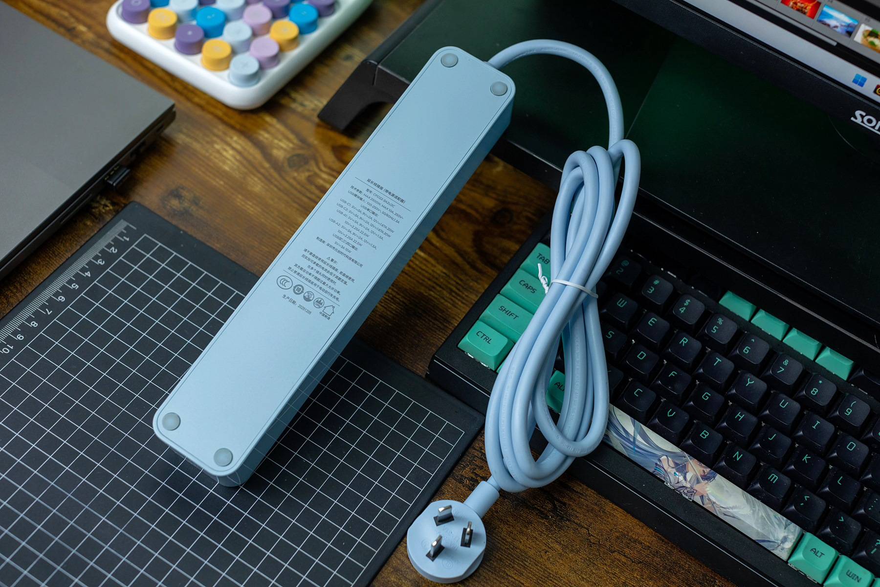 奥睿科小瘦条插排，让我的桌面线缆不再杂乱不堪