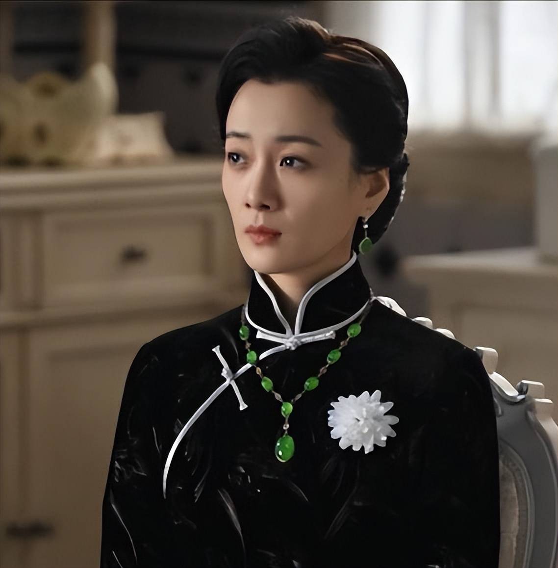 女演员与他同居5年,将美好的年华都给了他,他却选择与闺蜜结婚