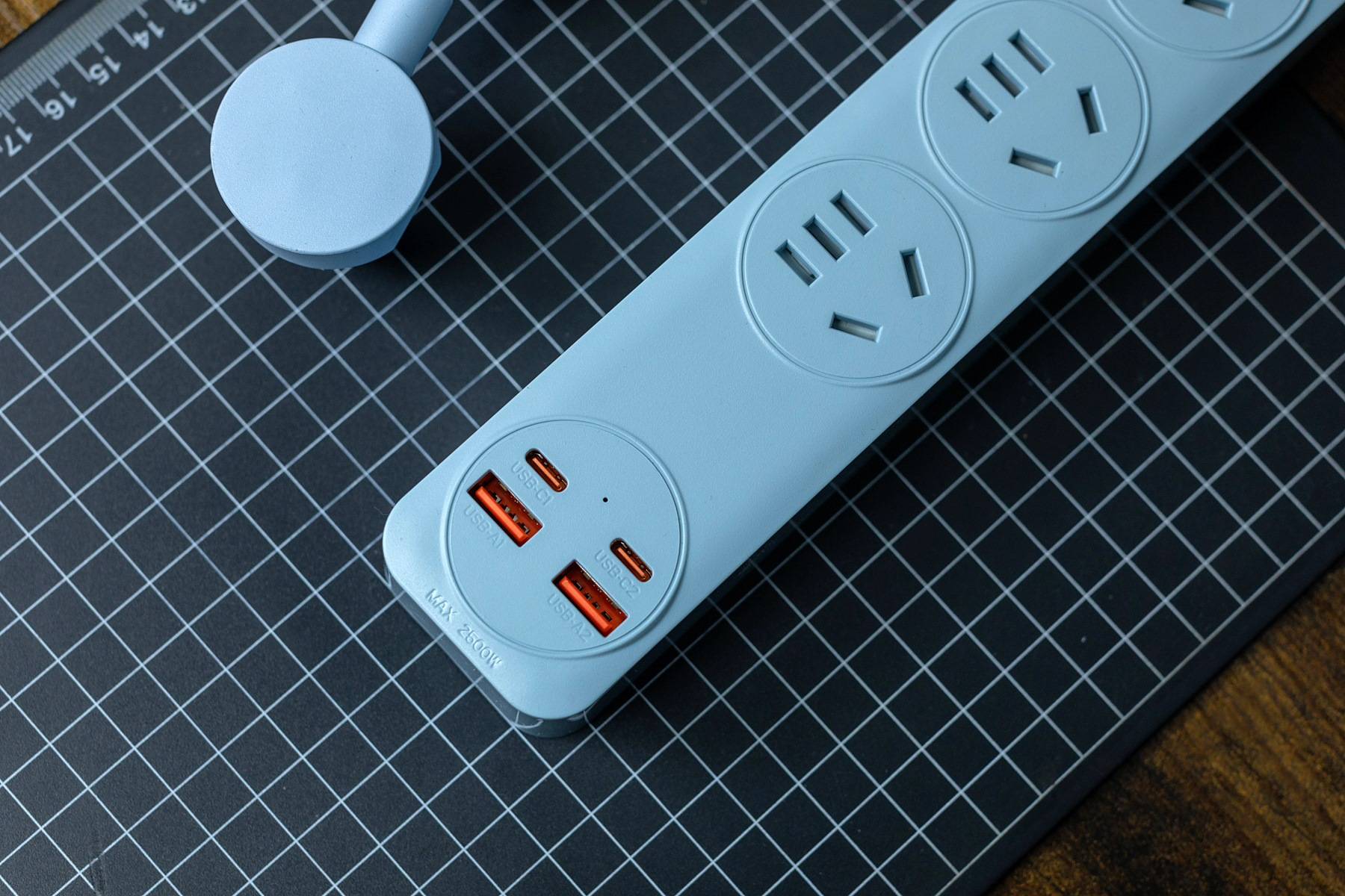 奥睿科小瘦条插排，让我的桌面线缆不再杂乱不堪