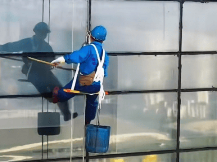 窗户玻璃清洗神器哪个好？擦窗机器人怎么选？普通擦窗方式和智能擦窗机有什么不同？公认好用的擦窗机推荐！老用户都吹爆！