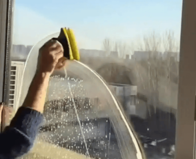 窗户玻璃清洗神器哪个好？擦窗机器人怎么选？普通擦窗方式和智能擦窗机有什么不同？公认好用的擦窗机推荐！老用户都吹爆！