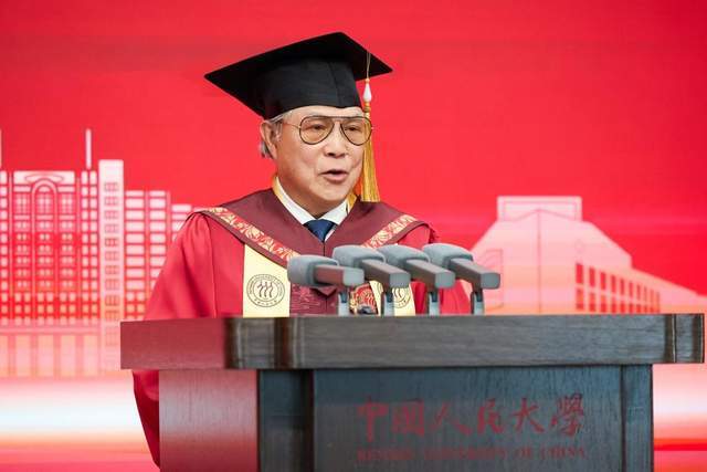 霍震霆获授中国人民大学名誉博士学位(图12) 霍震霆获授中国人民大学名誉博士学位(图12)