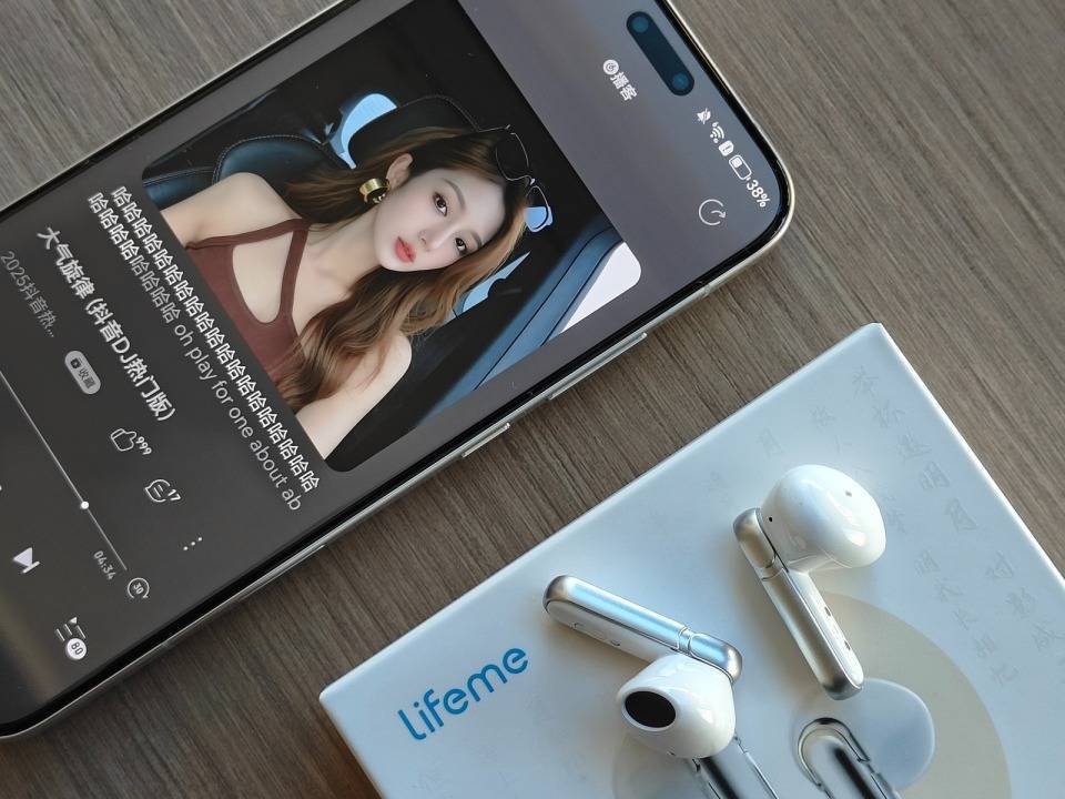 地铁里的弦月：这副耳机如何用东方美学，治愈了我的通勤焦虑！