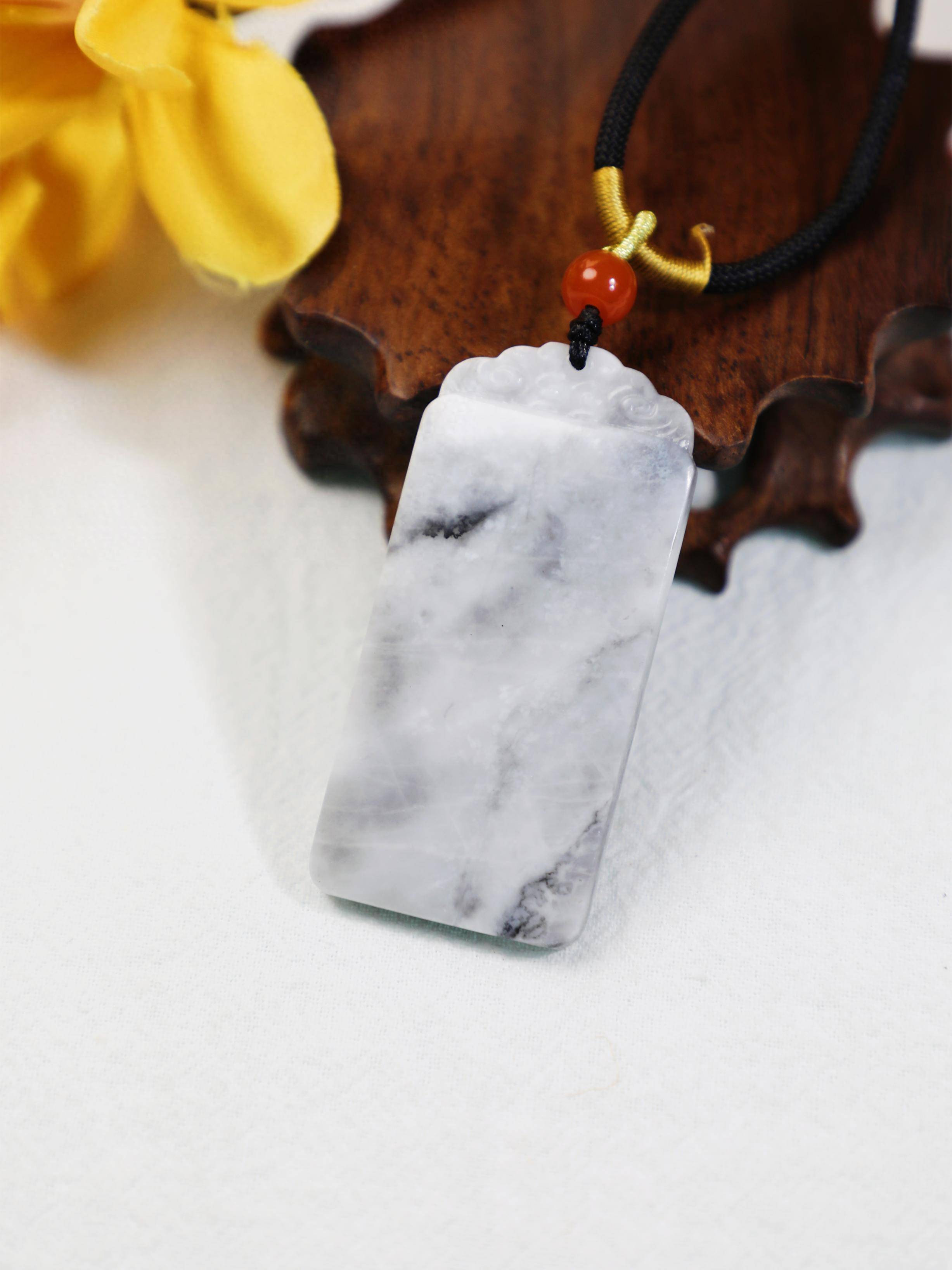 青花玉吊坠，一副天然的山水泼墨画