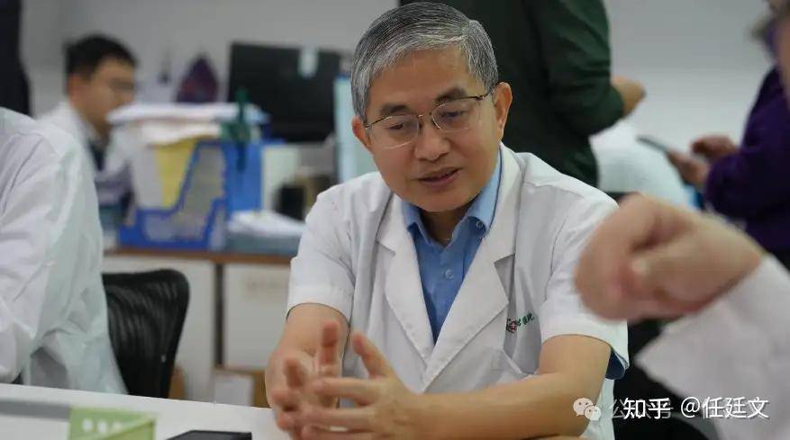 精神分裂症阳性与阴性症状的核心差异及临床危害