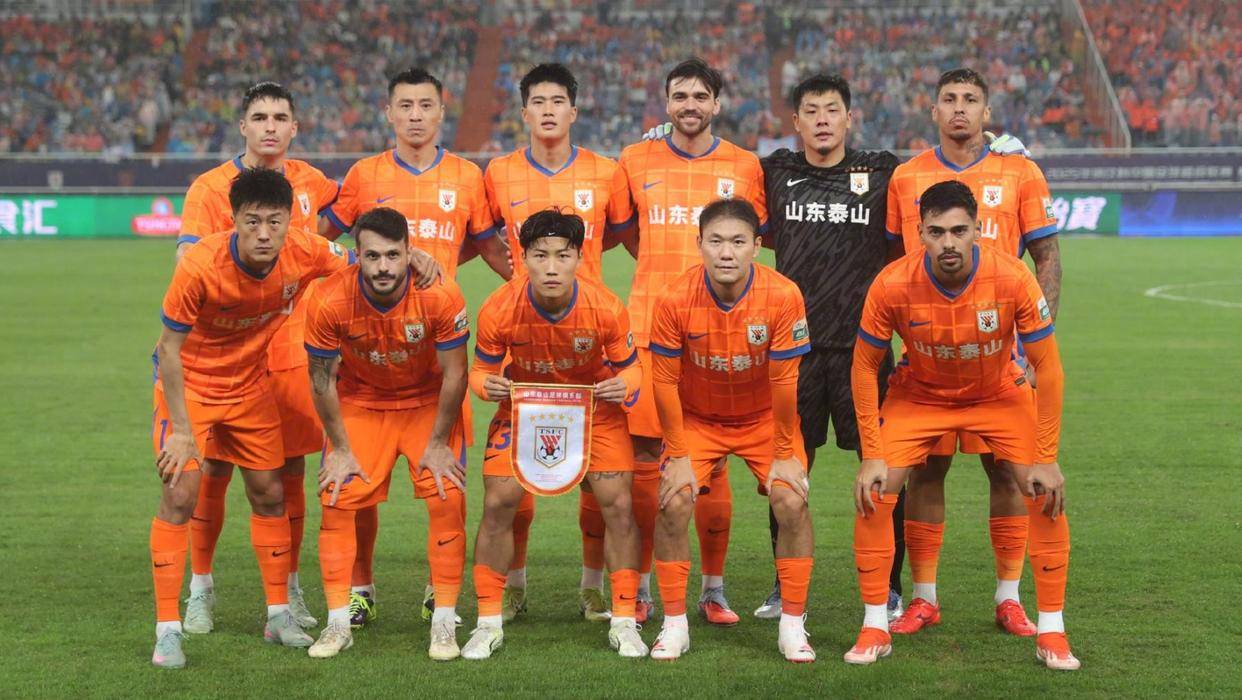 官宣！1米88塞尔维亚冠军中卫驰援山东足坛，3名强援齐聚剑指佳绩