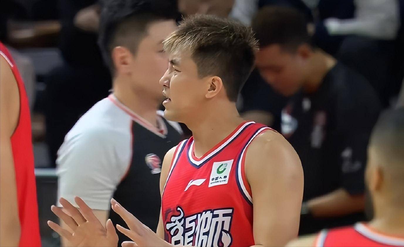 CBA最新排名出炉!一夜爆三场冷门,夺冠大热降至第五,郭艾伦太低迷