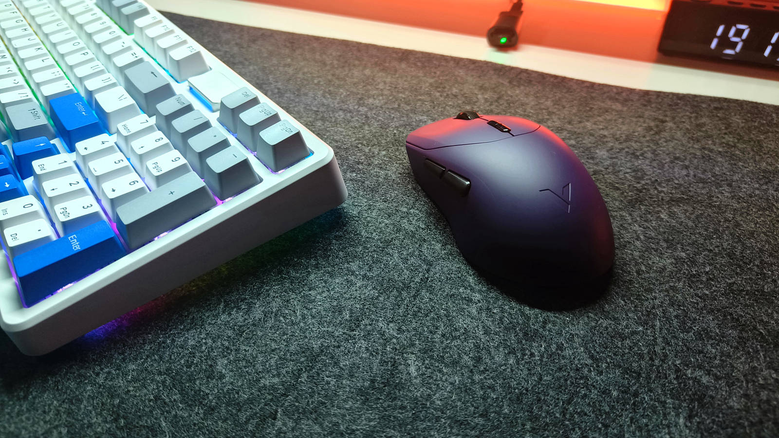 毫秒级厮杀，雷柏VT9 MAX&amp;V700DIY-98长续航版最强续航无线键鼠套装体验：这才是电竞外设该有的样子