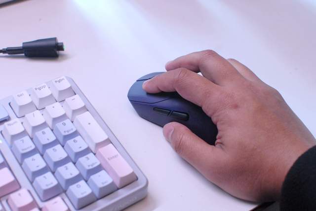 续航怪兽遇上电竞王者：雷柏V700DIY-98长续航版 &amp; VT9 MAX鼠标实测