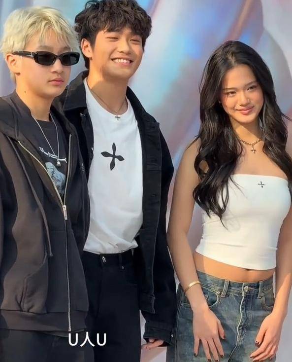 原创            冉莹颖、曹格、钟丽缇三人孩子同框，是继童年参与《爸爸去哪儿》综艺后首次公开合体