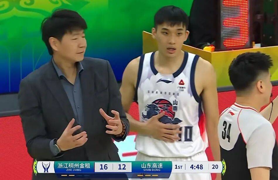 晋级四强！山东男篮1分险胜浙江，陈林坚19+6+关键三分球，吴前14+5！