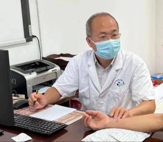 原创            脾胃专家施旭光：人不会无缘无故得萎缩性胃炎！这五个伤胃习惯正在悄悄摧毁你的胃黏膜