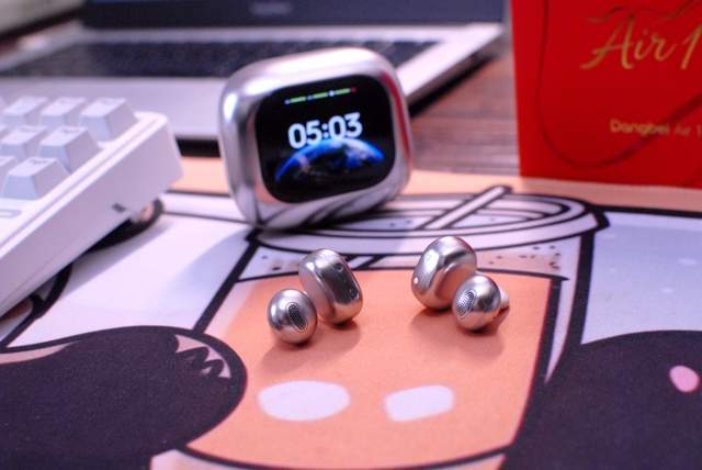 当贝Dangbei Air1耳夹式蓝牙耳机评测：抗菌，AI黑科技，无感佩戴