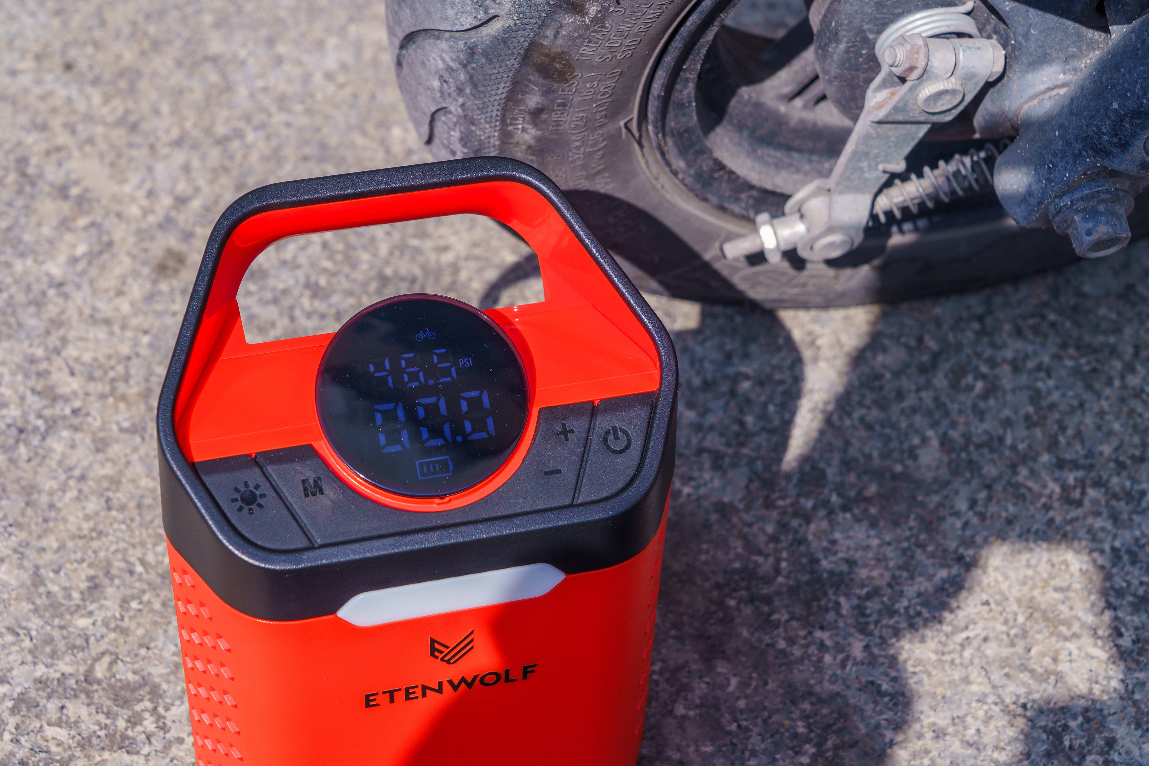 有线的性能、无线的便携！这款“既要又要”的毅狼V3旋风车载充气泵了解一下