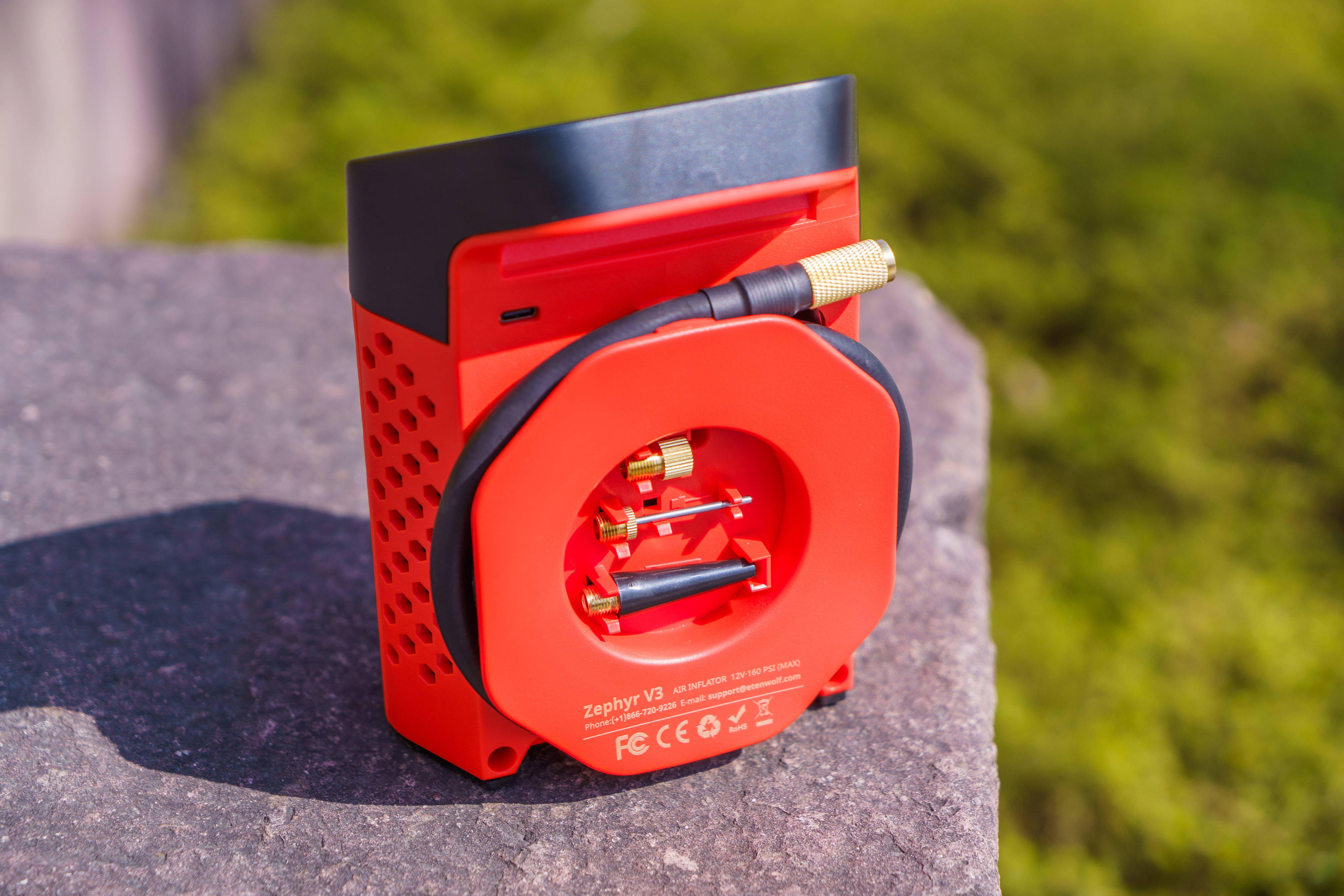 有线的性能、无线的便携！这款“既要又要”的毅狼V3旋风车载充气泵了解一下