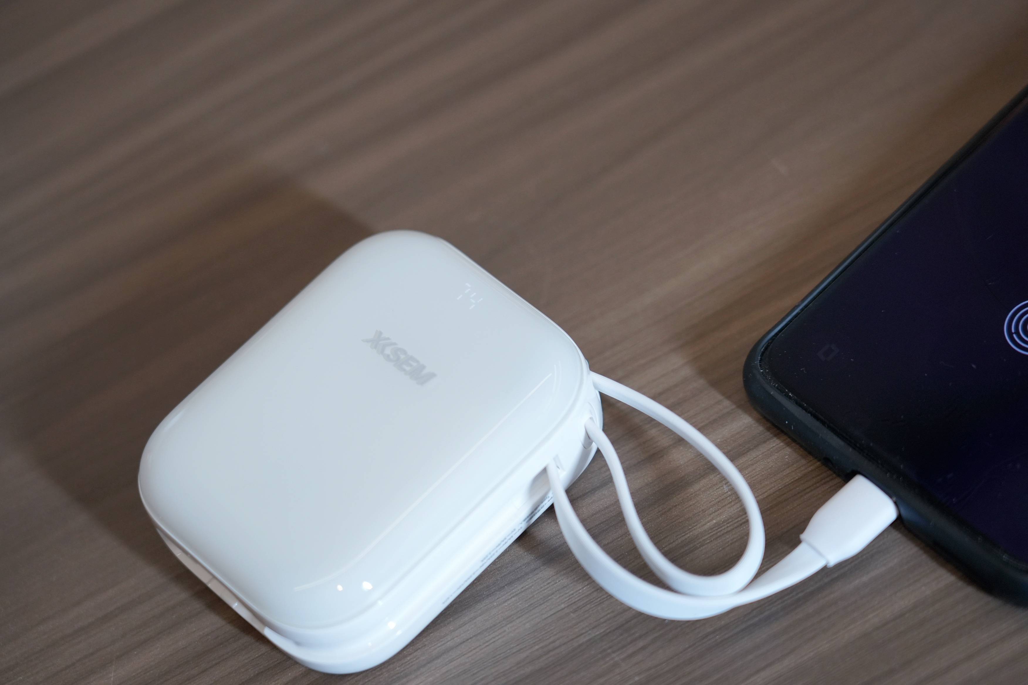 实测西圣PB-S半固态充电宝：打工人通勤封神款，小体积藏着大安心