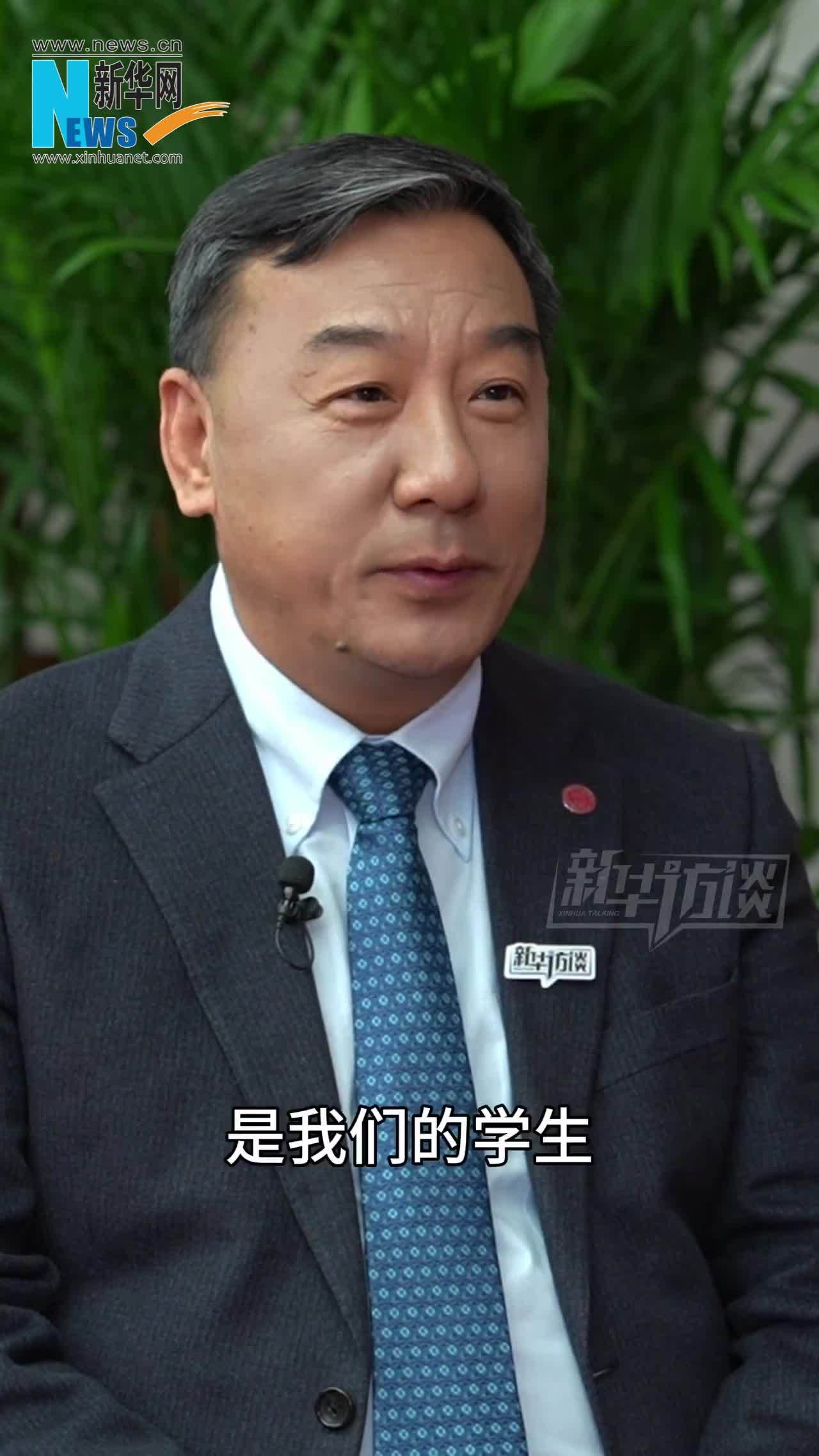 人大党委书记张东刚:“读懂学生,是教育者的第一要务”