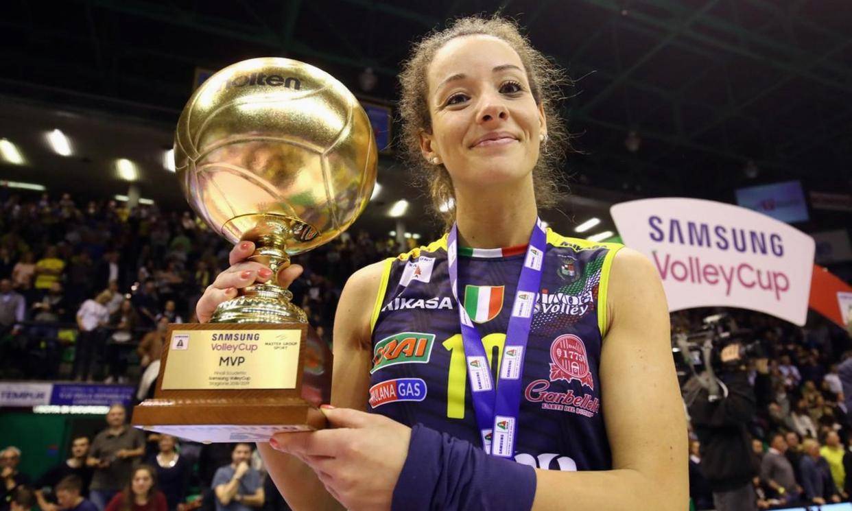 欧冠附加赛首回合诺瓦拉领先优势明显,斯坎迪奇非3比0或3比1不得拖入金局