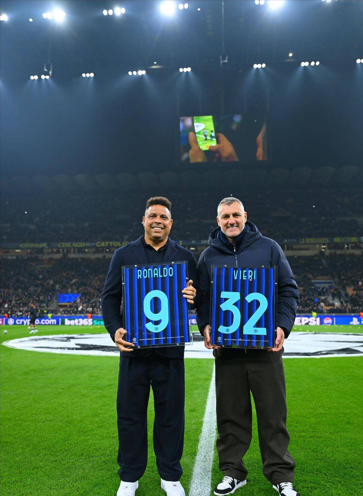 欧冠赛场爆出冷门，国米1-2不敌对手遭遇淘汰，传奇球星罗纳尔多现场观战