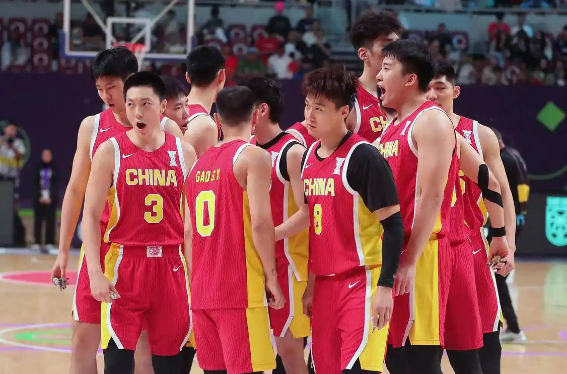 郭士强违规进场抢断？日本“库里”反应引关注 赵睿举动真实引热议