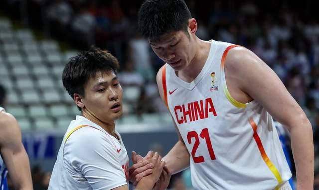 中国男篮逆转中国台北，6人获满分，2人表现不佳引关注