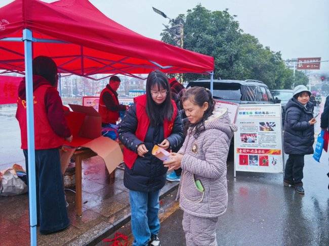 新邵严塘:禁毒护航守平安 宣传引领筑防线(图1) 新邵严塘:禁毒护航守平安 宣传引领筑防线(图1)